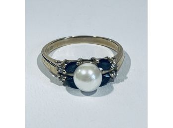 LOVELY 10K GOLD PEARL W/ SAPPHIRES RING - SIZE 7 - 7 1/2