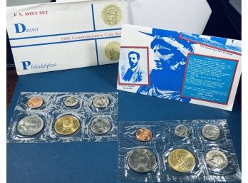 1985 COMMEMORATIVE COIN SET - DENVER & PHILADELPHIA MINT IN ENVELOPE