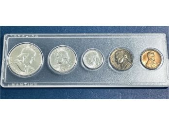 1958 UNITED STATES MINT SILVER PROOF SET COINS IN PLASTIC HOLDER - SOME WEAR ON CASE - SOME TONING