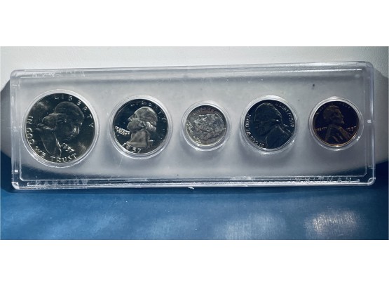 1957 UNITED STATE PROOF COIN SET - IN PLASTIC CASE