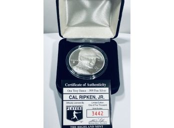 LIMITED EDITION SPORTS COMMEMORATIVE ONE TROY OUNCE .999 FINE SILVER COIN IN BOX - CAL RIPKEN JR