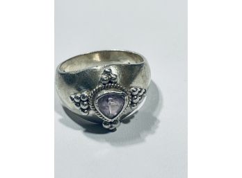 VINTAGE STERLING SILVER & PURPLE STONE RING - SIZE 6 1/2