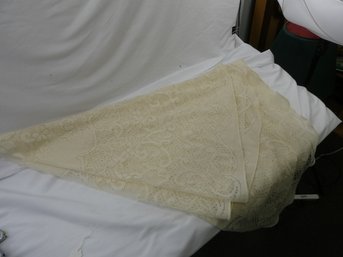 Lace Oval Tablecloth