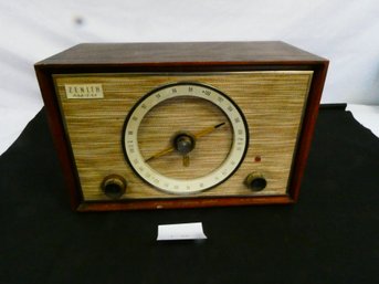 Vintage Zenith Am-fm Radio. Untested 15 X 10 X 8