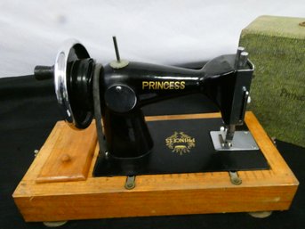 Vintage Princess Sewing Machine! Case Is 11' X 5.5' X 8