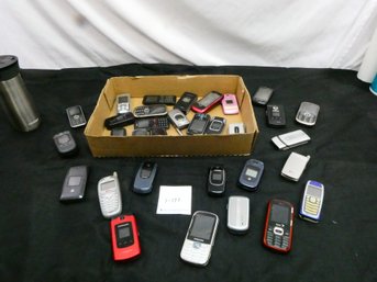 Lot Of More Than 30 Cell Phones. Samsung, Verizon, LG, Sanyo.