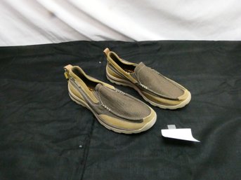 New Pair Of Men's Skechers Relaxed Fit Shoes! Never Worn, Men's Size 11