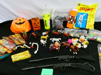 Lot Of Assorted Toys! Gliders In Packages, Plastic Horses, Army Men And More!