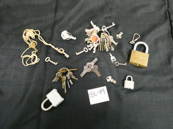 Bag Lot Of Keys And Padlocks