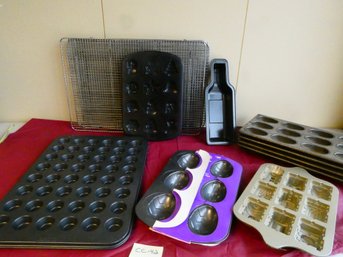 Lot Of Bakeware And Other Items / Icing Screens - Steel Easter Egg Cake Pans - Mini Muffin Pans - Figure Pans