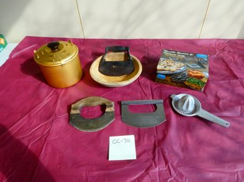 Small Lot Of Vintage (and Older!) Kitchen Items / Choppers And Other