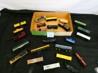 Tray Lot Of 24 HO Scale Train Cars!!