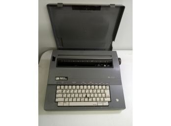Smith Corona SL 470 Portable Electric Typewriter With Cover