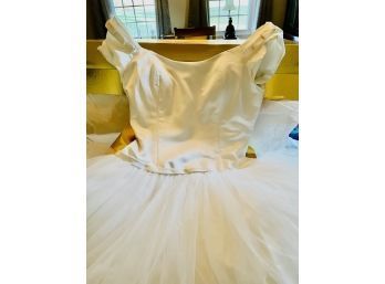 Amsale Wedding Dress Size 2-4 Petite Pretty! With Veil