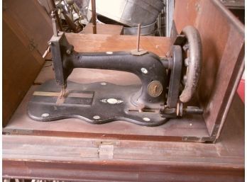 Antique Singer Treadle Sewing Machine With Foldout Table / Circa 1871