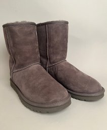 Pair Of Classic Short Grey Uggs Size 8