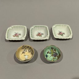Group Of 2 Miniature Bowls And 3 Miniature Ash Trays