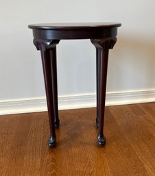 Queen Anne Style Mahogany Side Table, With Round Top And Pad Feet, Modern