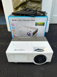 Caiwei Mini Led Projector