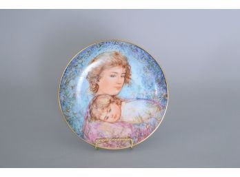Edna Hibel Mothers Day Plate - 1984 Abby & Lisa With 22k Gold