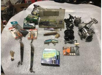 Vintage Fishing Reels And Lure Lot