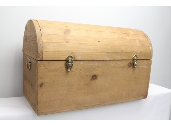 LARGE WOODEN TOOL BOX/TRUNK DOME TOP