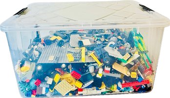 Lego In Plastic Bin With Lid - 21 X 15 X 11 Inches
