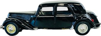 Maisto 1952 Citroen 15CV 6 Cyl 1/18 Special Edition Diecast Car Black