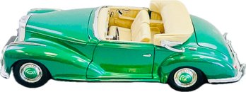 Maisto Special Edition 1955 Mercedes Benz 300S Green 1/18 DIECAST -# 31806