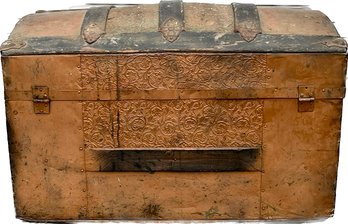 19th Century Domed Shipping Trunk - Lovely Interior Lithograph Of Sailor & Kitty - Exterior Tin Embellishments
