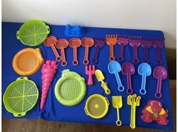 26 Varying Sand Toys