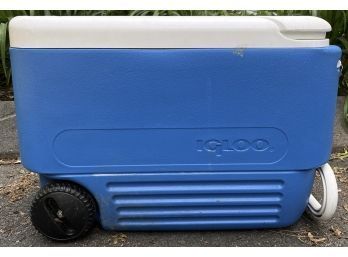 Igloo Wheelie Cool Blue 38 Qt Cooler With Handle