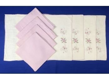 Fine Quality Vintage Linen - Four Placemats & Four Napkins - Butterfly Design