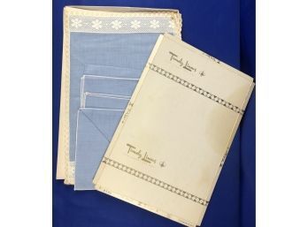 Outstanding Set Of Fine Quality Linens With Original Box - Four Placemats & Four Napkins - Never Used