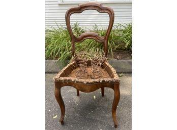 19th Century Walnut Balloon Back Chair With Cabriole Legs - Great Patina