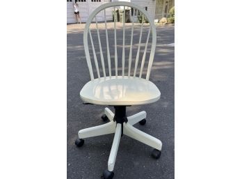 Windsor Style Swivel Chair