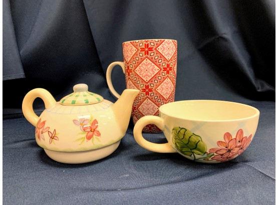 Tea Pot With Two Different Tea Cups