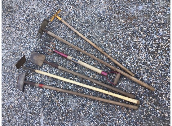 Deluxe Garden Tool Set - Shovel  Edger Hoe Pitchfork Cultivator Rake