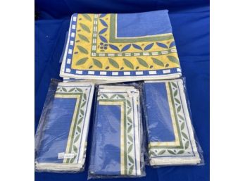 William Sonoma Provence Style Table Cloth And Twelve Napkins