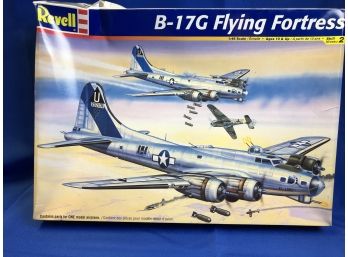 MODEL AIRPLANE Set- Revel FLYING FORTRESS- Ages 10&up
