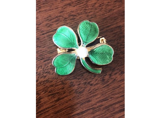 Vintage Shamrock Enamel And Synthetic Pearl Pin