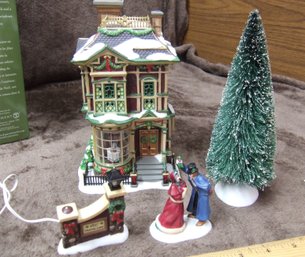 Dept 56 # 58717 Victorian Family Christmas House W/Original Box, Dicken's Village Series 2004