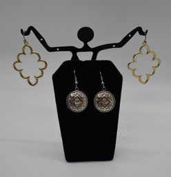 Pair Of Silver And Gold Colored Earrings #593