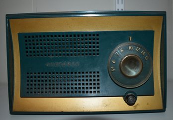Sylvania Sherwood Green Vintage 1951 Tube Radio Lot 816