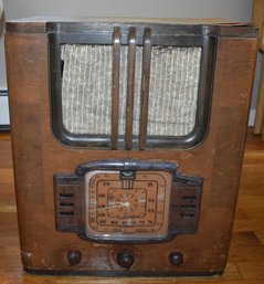 RCA Victor 810T Antique Radio