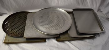 Baking Trays And Pizza Crispers