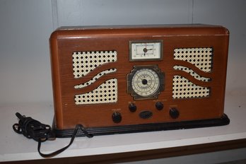 Havana Spirit Of St Louis AM/FM Stereo Cassette Player With Clock Lot 831