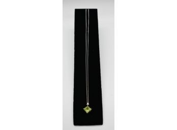 18K White Gold Necklace With Peridot And Diamond 18K Pendent