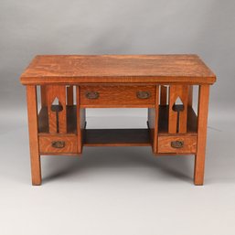 Arts & Crafts Oak Kneehole Desk