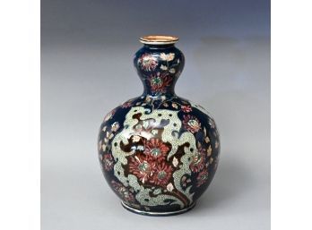 German Jugendstil Royal Bonn 'Old Dutch' Faiance Vase, The Franz Anton Mehlem Factory, 1895-1910